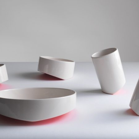 People who share their food with this dish set are rewarded with a bright pink glow.