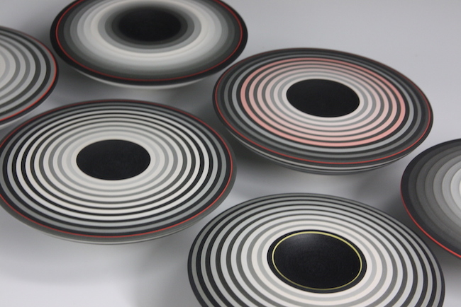Studio Pottery | Jin Kim’s Smart Illusions Shift Form Through Tonal Bend