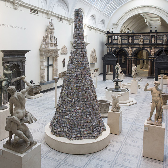 Art | Barnaby Barford Stacks 3,000 London Shops into a Massive Ceramic Tower at the V&A