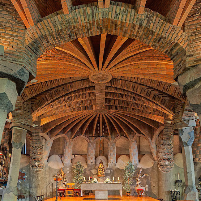 FotoFile | David Cardelús turns his Lens to Antoni Gaudí’s Crypt