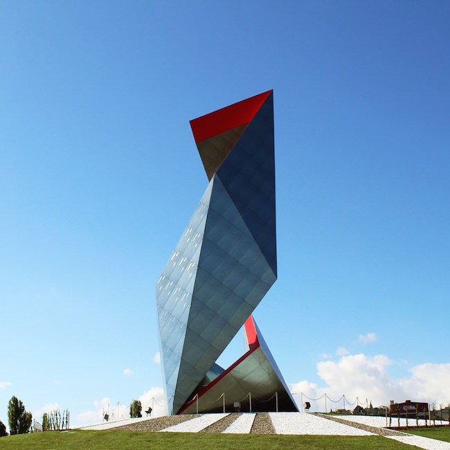 Architecture | Daniel Libeskind: A 25-meter Ceramic “Crown” for Casalgrande Padana