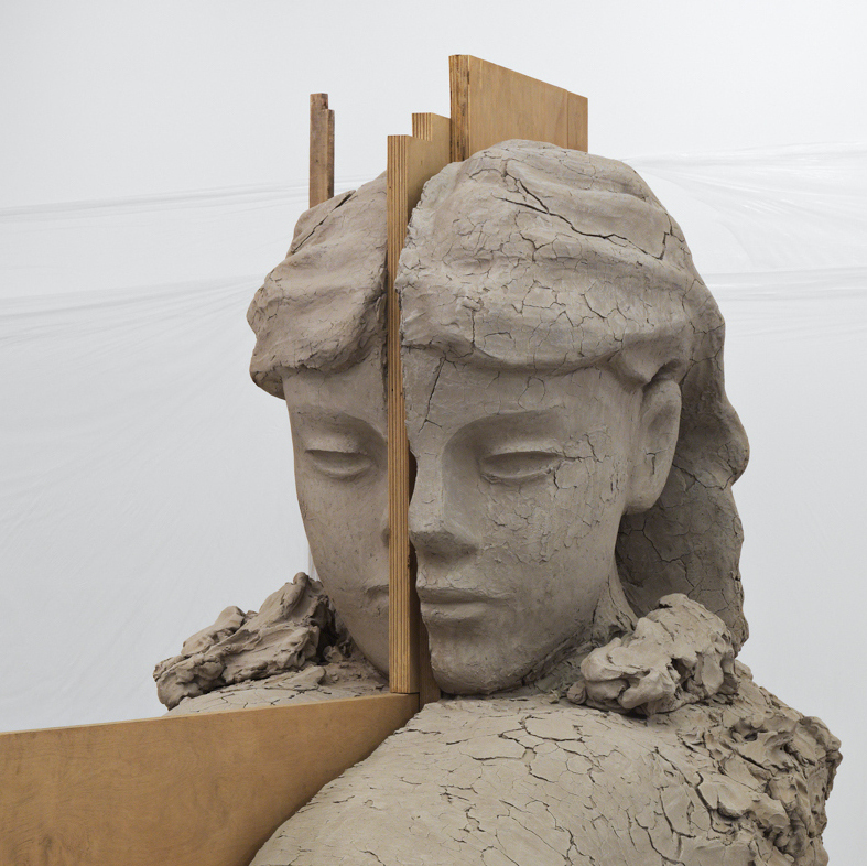 Exhibition | Mark Manders: Freezing the Crumbling Fragility of Clay and Man