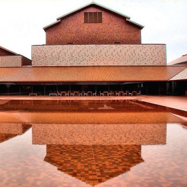 Architecture | Tile on the Grand Toit Art Center “Breathes With” Its Surroundings