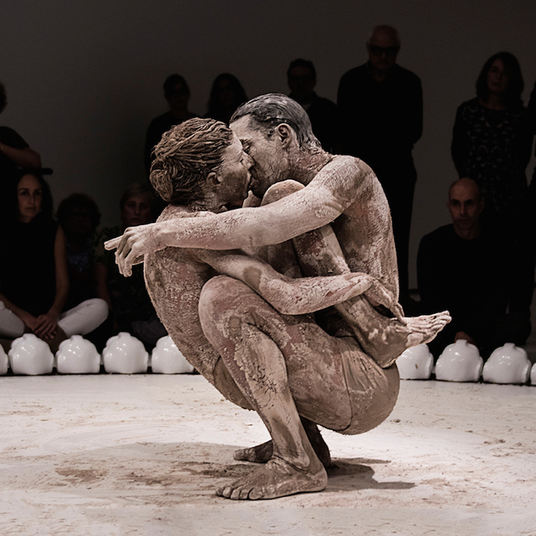Performance | “Rito” Uses Powder and Ceramic Jaguars to Evoke Myth in Madrid