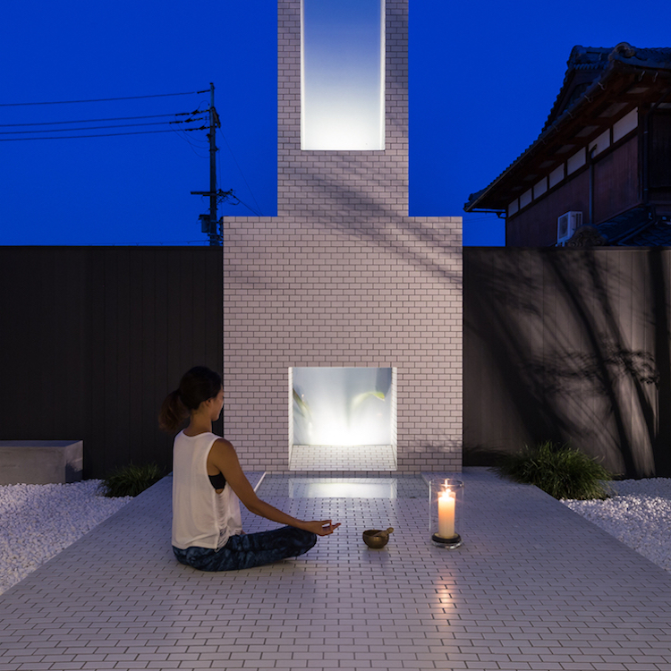 Architecture | Dwelling Explores Liminal Space Between Indoor + Out