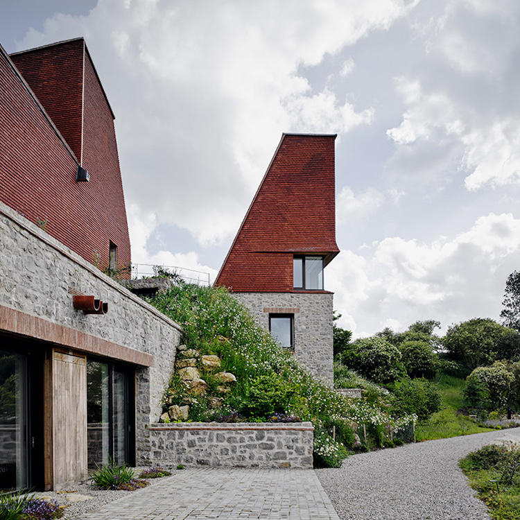 Architecture | Kent Countryside Peg-Tile House Wins 2017 RIBA House of the Year